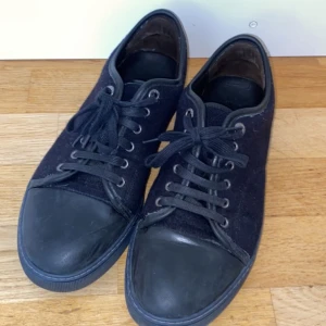 Lanvin - Tjena säljer mina lanvin som är i storlek uk 7 som motsvarar 41-42 och dom är i 9/10 skick