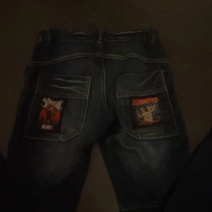 Jeans - As snygga jeans med tryck där bak❤️