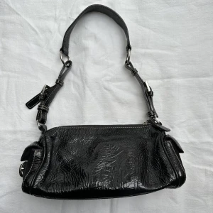 Väska  - Söt svart liten väska