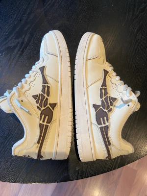 Vicinity skor  - Hej  Säljer nu mina Vicinity skor för att jag tröttnat på dom. Dom är i väldigt bra skick förutom lite smutsiga fram. Dom är i storlek 42 