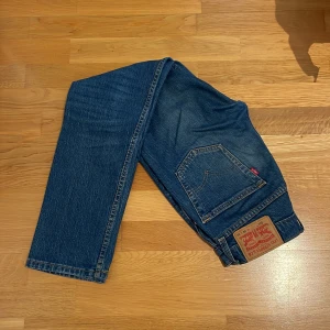 Levis Jeans blåa - Ett par schyssta Levis 511 jeans.  Storlek W28 och L30