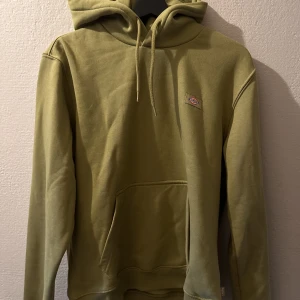 Dickies hoodie  - Inte kommit till användning, bra skick nypris 700kr