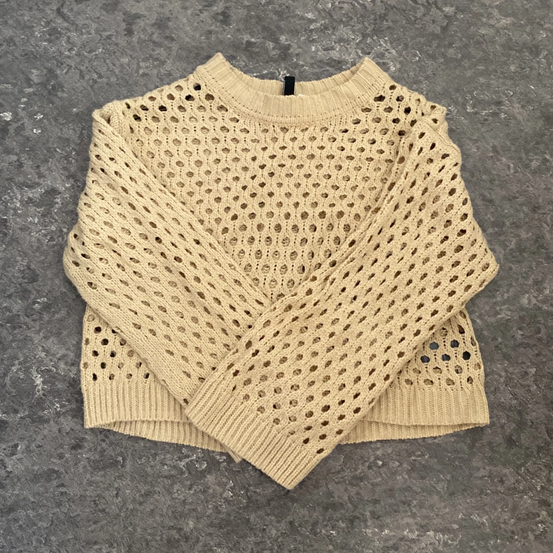 En beige Ihålig virkad tröja