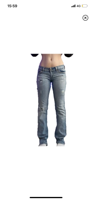 Bootcut 2000’s lowwaist jeans från Only - Trendiga jeans från only. Jättefint skick även fast det är vintage. Midjemått 40/41 cm, måttet ligger på höfterna nästan. Jag brukar ha s/m i jeans och det här passar perfekt. Innerben 80cm(har en fläck men ska kunnas ta bort med rätt medel)