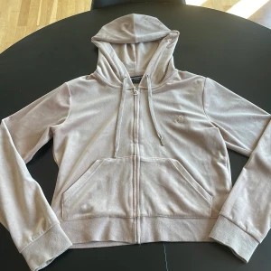 Juicy Couture  - Juicy couture kofta storlek L 