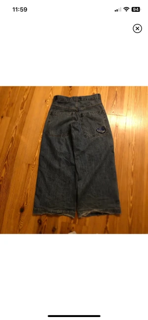 Jncos - **INTRESSE KOLL** på mina as feta 90s jncos. Precis samma passform som twin cannons. Storlek 32/32 kom med pris förslag eller nåt. Inga lowballers🫵😠