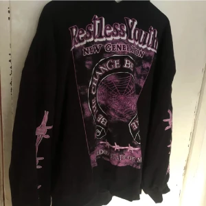 Hoodie - Jättemysig oversized hoodie som tyvärr inte används. Gratis frakt om man köper via ” köp nu” tills den 27/8