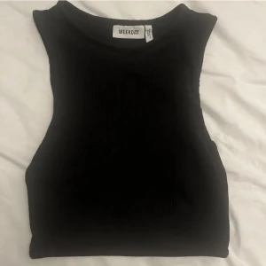 Linne - Säljer detta svarta linnet från weekday som trendade innan. 