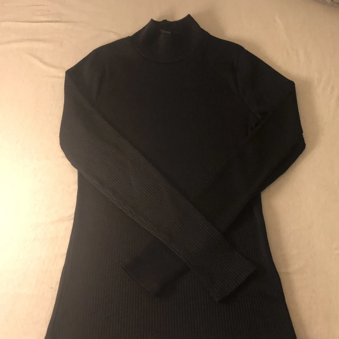 Svart långarmad tröja