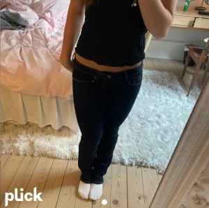 Low waist jeans - Säljer igen pågrund av oseriös köpare, jätte snygga mörkblå low waist jeans från g-star 💗 är använda fåtal gånger💗💗