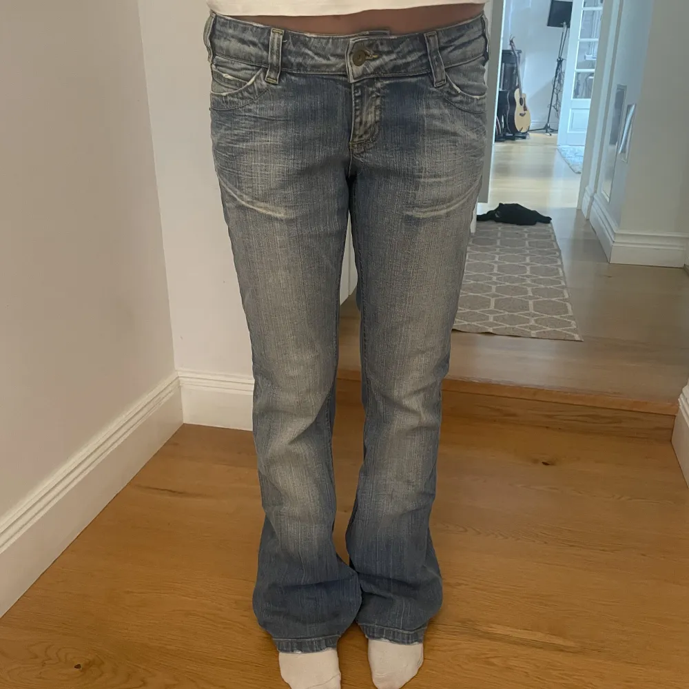 Jättefina only jeans köpt på Vinted!. Jeans & Byxor.