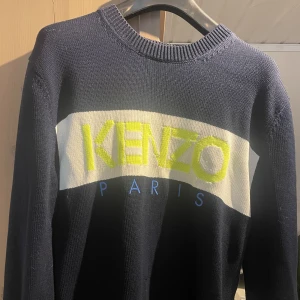 Kenzo Paris Crewneck - Kenzo Paris tröja storlek M, stickat material. Fint skick ENDAST 550! 