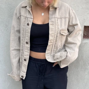 Jeansjacka  - Jeansjacka i bra skick, vintage Levis