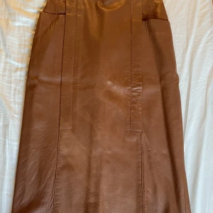 Cool skinnkjol - Välskräddad skinnkjol 