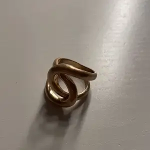 Söt ring som jag köpte i en smyckesbutik i Palma🧡 köparen står för frakt 