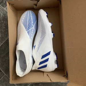 Adidas predator  - Aldrig använda, köpta för 1300kr, jättesköna 