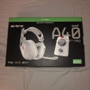 Pris kan diskuteras  Hej, säljer mitt Astro A40 TR Gaming Headset + MixAmp Pro Black Xbox Series S/X Console Edition vilket är helt nytt. Kostar över 3000kr originellt  Kan mötas upp och frakta