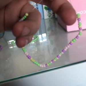 Armband  - Detta armband är färgglatt 