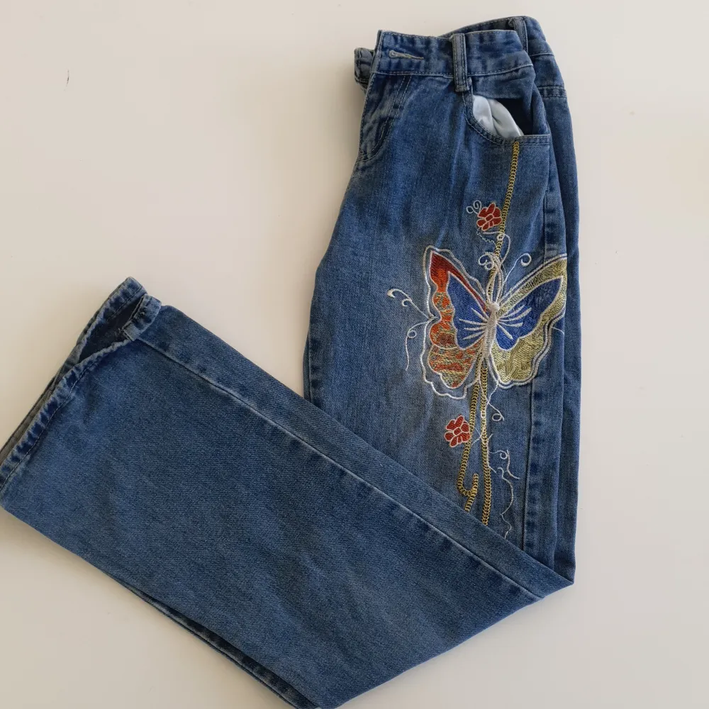 Jeans baggy fit från okänt märke  Storlek: W 24 L 29,5 Begagnat skick!. Jeans & Byxor.