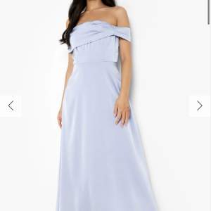Säljer denna fina balklänning då den var för sen att skicka tillbaka. Jag är 165 och den är perfekt för mig i längden. Nypris=630 men säljes för 400 då den aldrig är använd. Priset kan diskuteras! Skriv för mer bilder på klänningen.