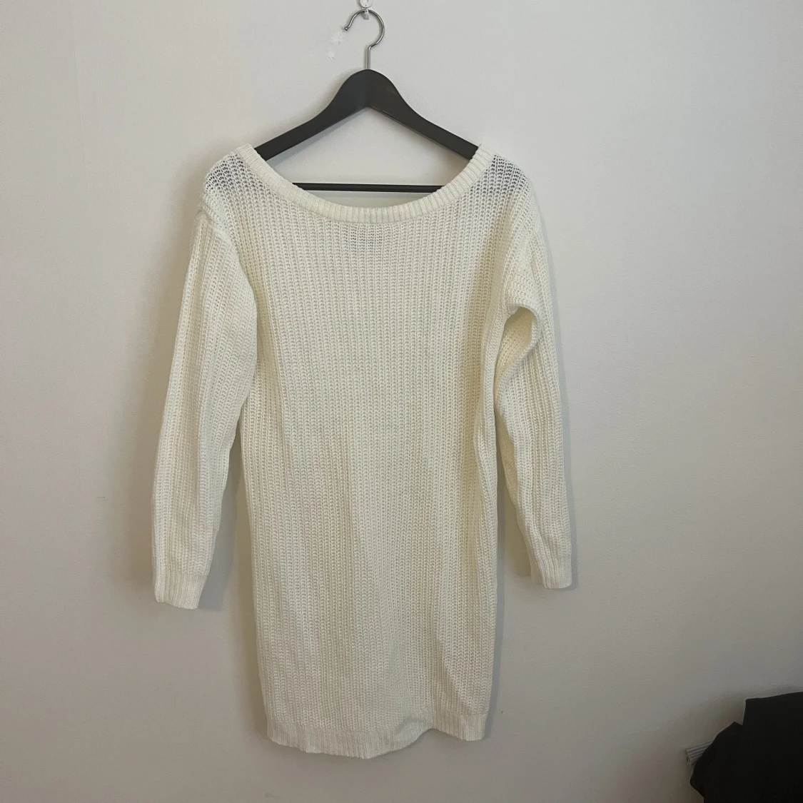 Vit stickad klänning