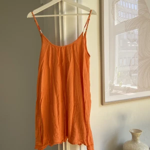 Sommarklänning  - Perfekt klänning till stranden eller midsommar. Köpt i en affär i Spanien 