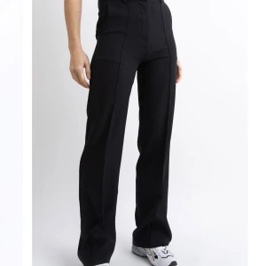 Madlady kostymbyxor  - Använda några gånger. Lite slitet på ena benet längst ner men inget man tänker på