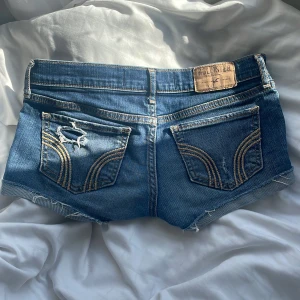Jeans shorts  - Säljer ett par jätte fina jeans shorts som inte kommer till användning för mig för att de inte passar längre💕obs ”TRYCK INTE PÅ KÖP NU” skriv till mig för frågor