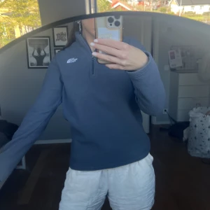 North face tröja - Säljer min sköna north face fleece eftersom den ej används så mycket! 