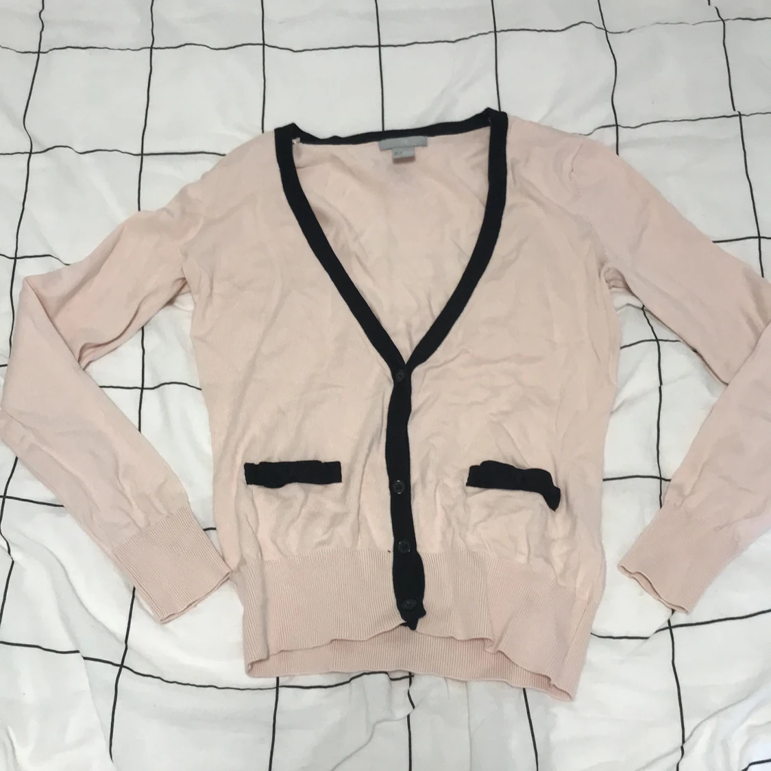 Söt kofta med rosettfickor đ