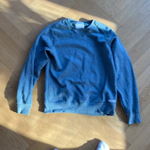 Ljus ljus blå longärmad - Ljusningarnas tröja från lager 157 det står den medium men passar small