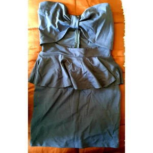 Klänning  - Använd 1 gång. 