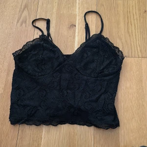 Topp  - Fin svart topp 