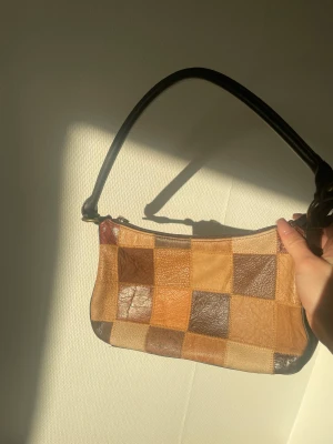 Handväska - Handväska från second hand affär. Själv har jag aldrig använt den.