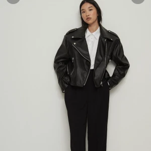 PU jacka - Pu jacka från NA-KD i strl 36, nyskick Nypris 999 