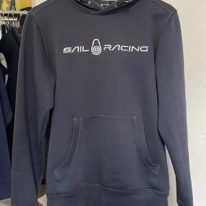 Blå Sail racing hoodie som är använd ett fåtal gånger.