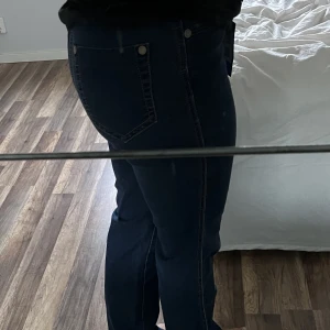 Mörka jeans - Mörka jeans som tyvärr inte passade mig..💔
