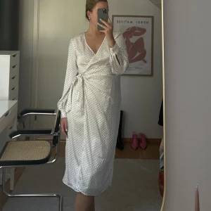 Klänning  - Superfin nu till sommaren!! Tyvärr har den bara hängt i min garderob sen den köptes :/