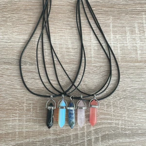 Kristall halsband - Kristall halsband, ingen aning om de är riktiga men tror inte det