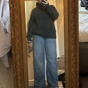 Tjocktröja från Uniqlo - Fin oversize tjocktröja från Uniqlo som är helt oanvänd! Tveka inte att skicka om du har frågor❤️