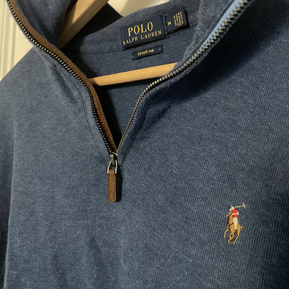 Riktig skön och snygg half zip från Ralph lauren! 9/10 skick Storlek M. Tröjor & Koftor.