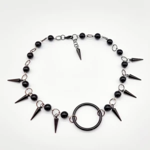 Handgjort halsband  - Handgjort unik  halsband och exklusiv design🖤Följ :@ekjewelryofficial🤲 🔗⛓️Gjord i bra kvalitet💎Material- rostfritt stål och oniks sten. Längd: 36cm+3cm. Halsband inte vatten och är känsliga mot fukt.