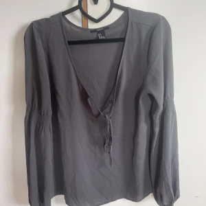 Grå tunn blus - Fin grå tunn blus 