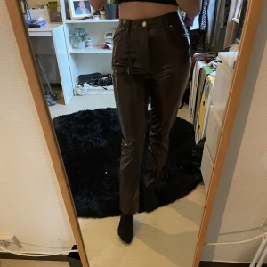 Skinbyxor  - Nya skinbyxor lappar kvar. Aldrig använda 