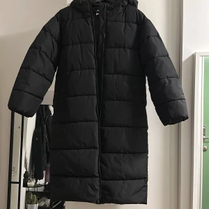 Vinterjacka - Köpt från nakd. Köpte en ny som passade bättre därför ja säljer, inte använd bara testat så helt ny.