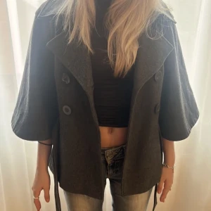 Trekvartsjacka - Säljer min trekvartsjacka, jätte fin och bra skick!💕perfekt till hösten. Lånade bilder!! 