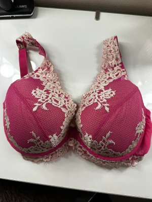 Intimissimi BH - Aldrig använd bara testad! Bild 2 är så ni ser modellen🫶🏼