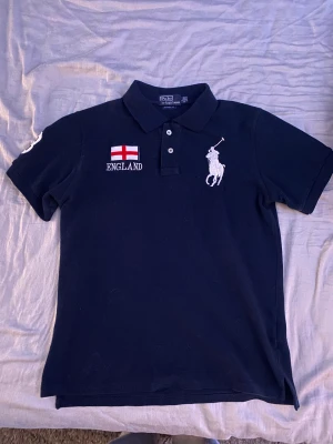 Polo shirt - Riktigt fet Ralph lauren piké Säljer för den va för liten 
