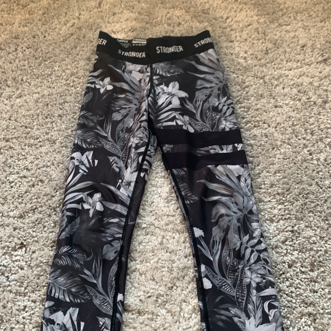 Jätte fina träningsbyxor från stronger💘