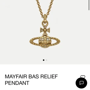 Vivienne Westwood halsband - Säljer detta fina halsband från Vivienne Westwood.  Säljer då det inte gick att returnera om det inte var nåt fel på varan vilket det inte är. Kan mötas upp också. Tror de kostade 1300 så säljer för 1000